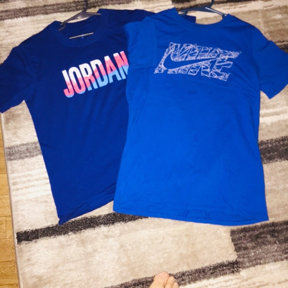 Boys sz large Nike t shirts
